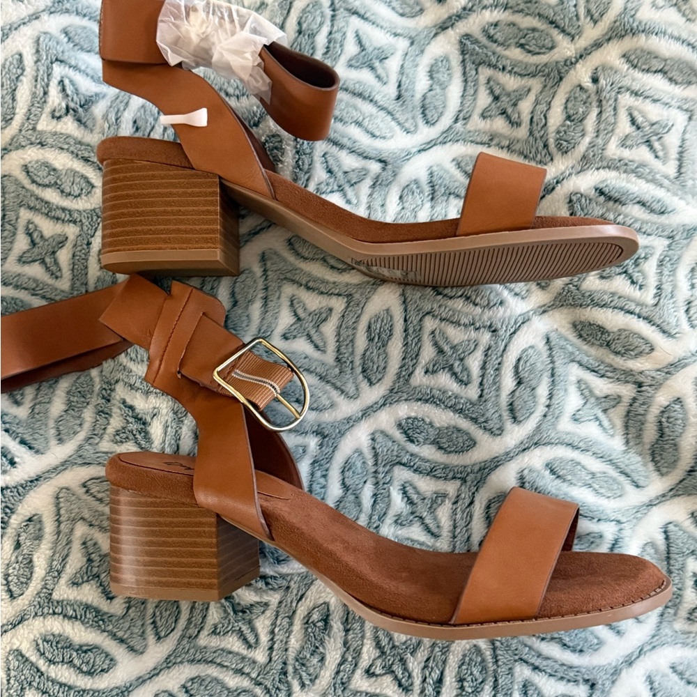 Chic Brown Leather Block Heel Sandals